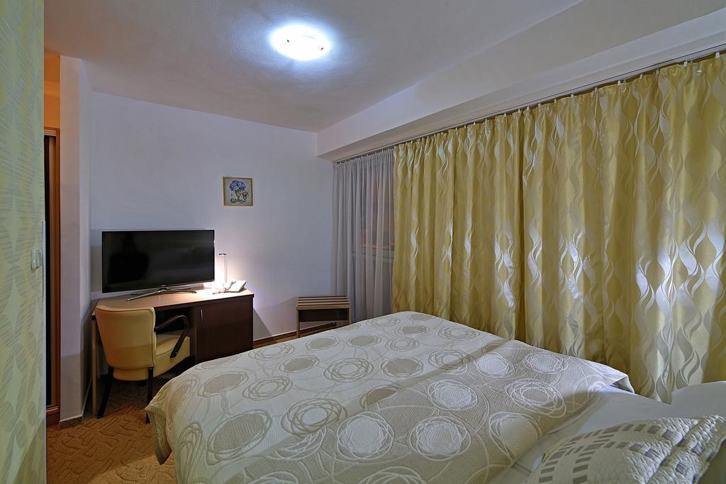Hotel Saris Bardejov Luaran gambar